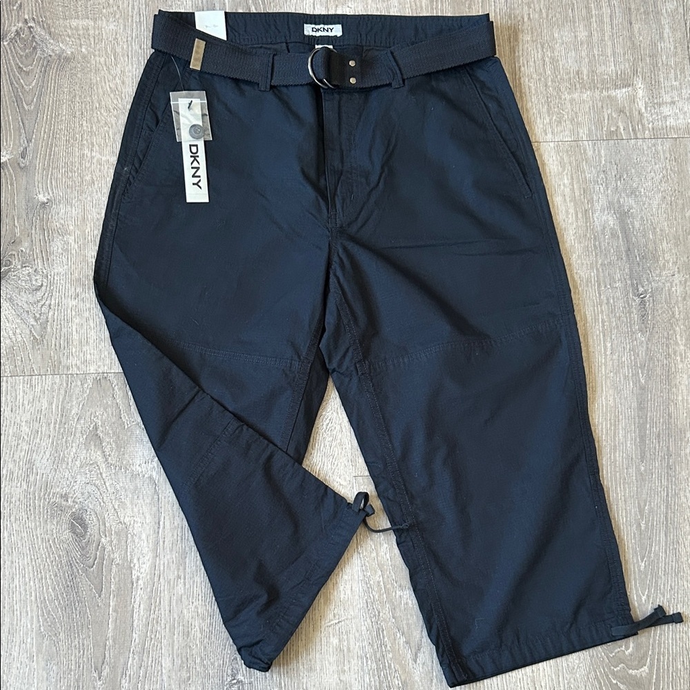 DKNY Black Pants (Size 32)

✨ New with Tag! ✨